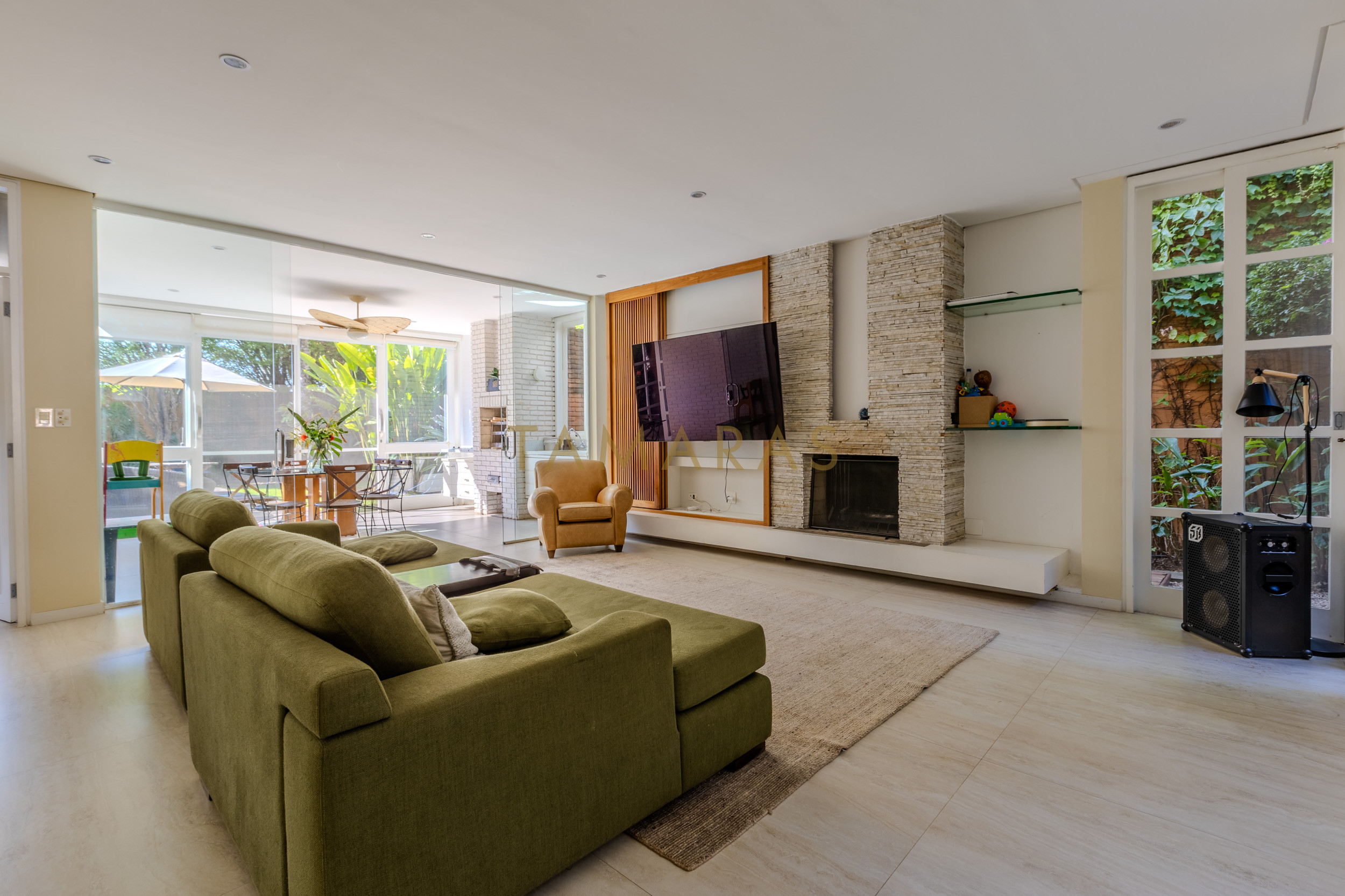 1764098324-11379-01_imagem_01