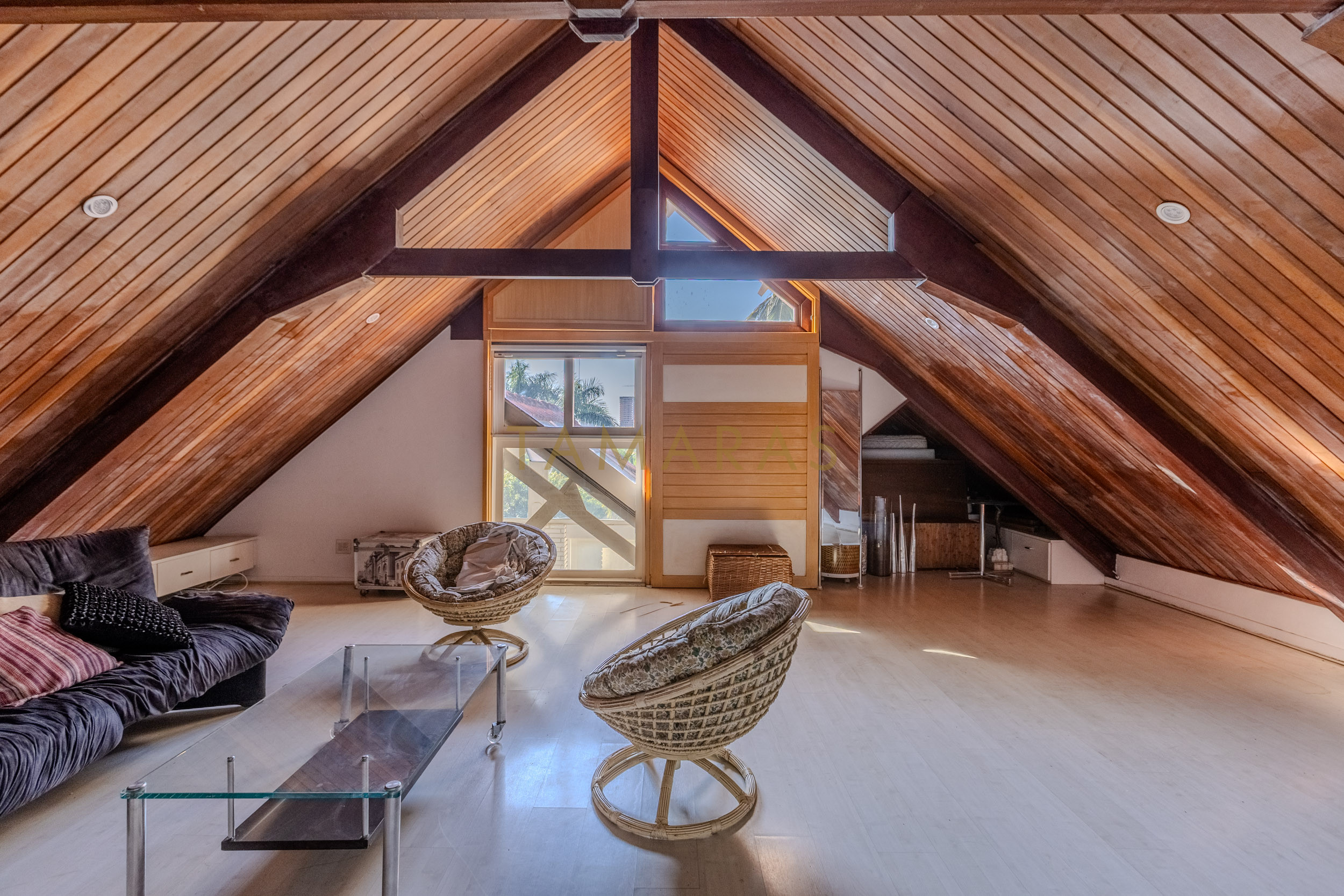 1764098324-42592-01_imagem_01